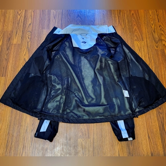 Second Skin Waterproof Windbreaker Jacket - Medium Black Grey Striped B35 - Picture 2 of 5